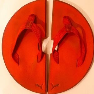 Rare PUMA Flip Flops - Circle